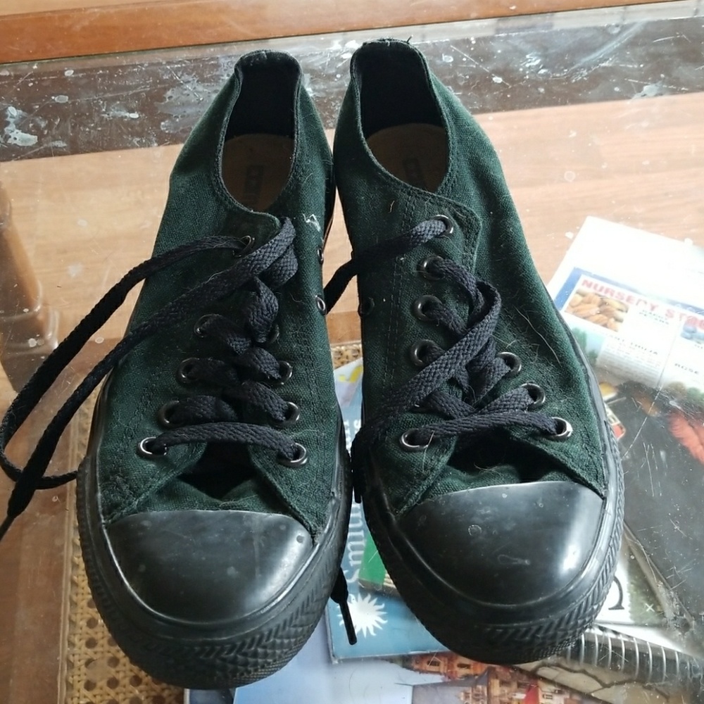 Dark green converse